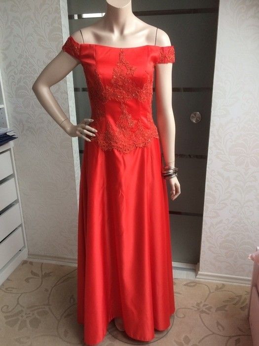 Wunderschönes elegantes Ballkleid Gr. 36/38 rot in Schwarme