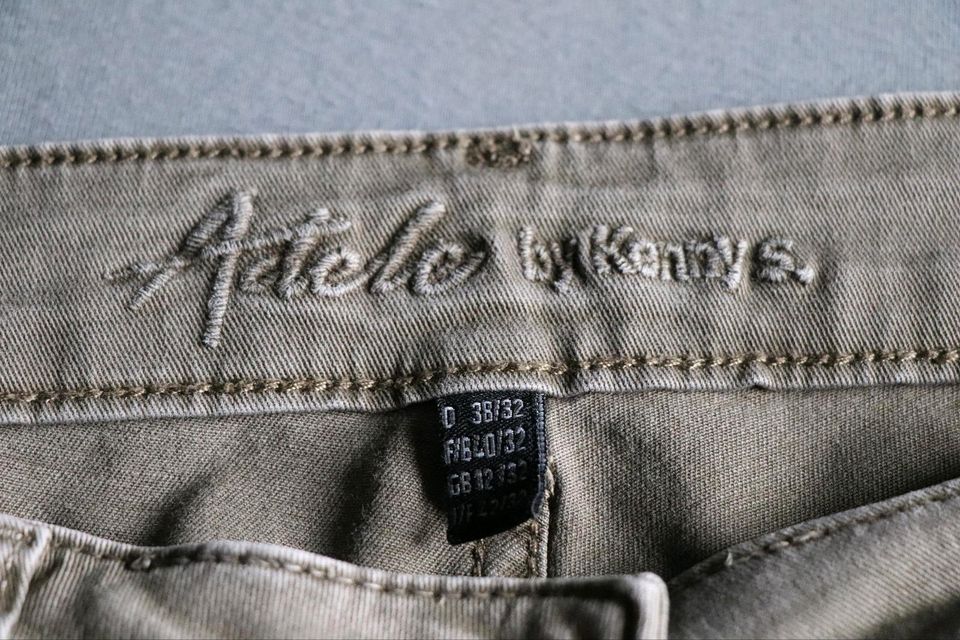 Kenny S. Hose / Jeans Adele olivefarben Größe 38/32 in Diepenau