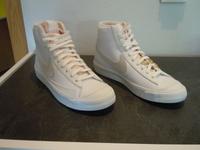 Nike Blazer MID 77, weiß, 8,5/40, mit Schmuck, ungetragen Nordrhein-Westfalen - Meinerzhagen Vorschau