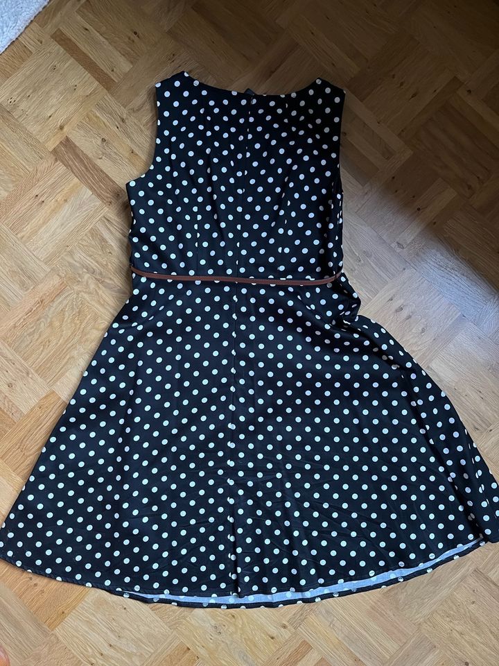 Comma Kleid ärmellos schwarz weisse Punkte Dots Gürtel Gr 42 NEU in  Niedersachsen - Schellerten | eBay Kleinanzeigen ist jetzt Kleinanzeigen