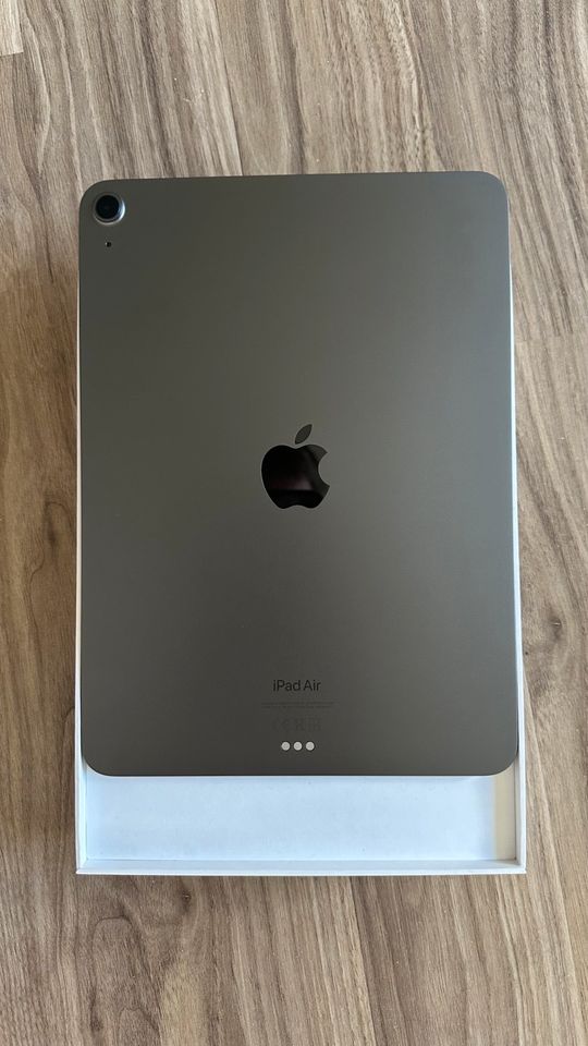 iPad Air 5th Generation Wi-Fi 256GB Space Gray in Bargteheide