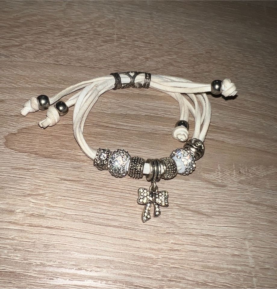 Armband mit Anhängern in Willich