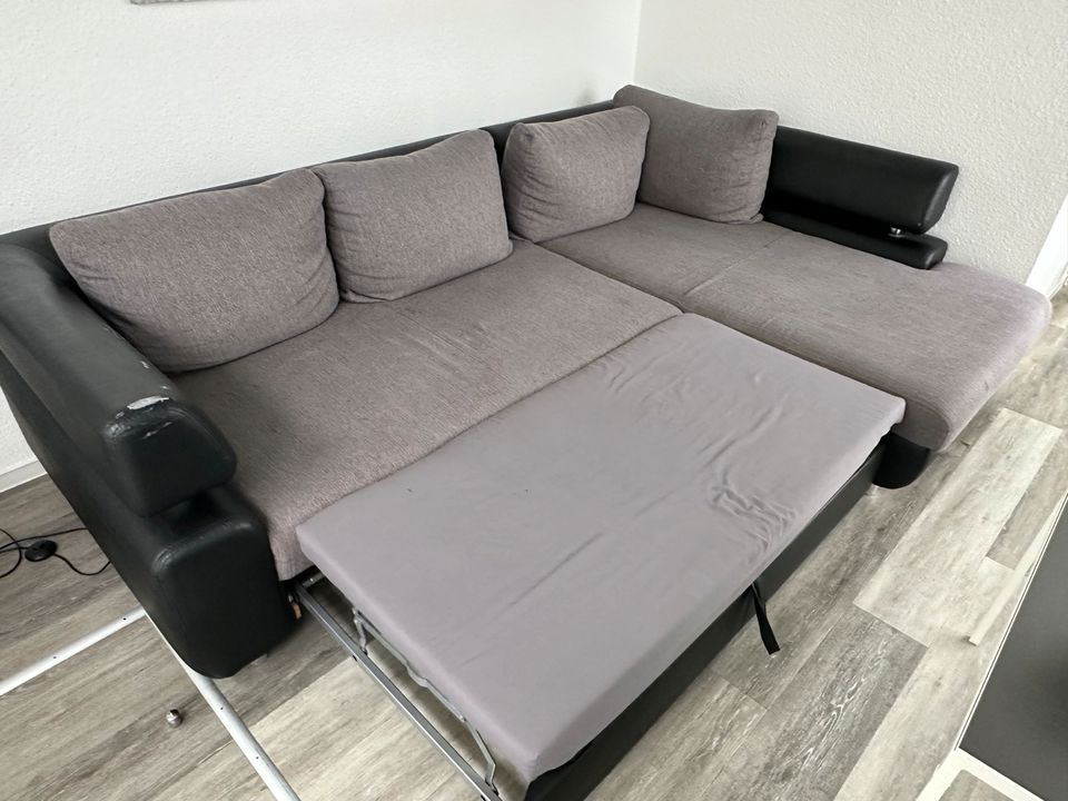 Sofa aus Kunstleder/Stoff mit Ausziehfunktion in Grömitz