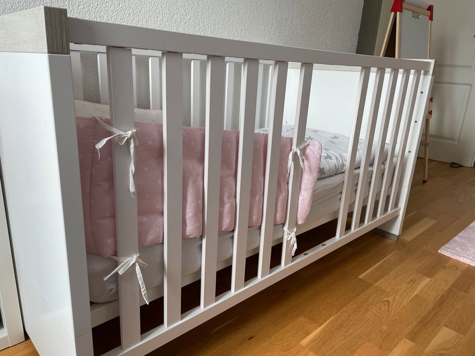 Paidi Kira Babybett Eiche Nautik + Lattenrost & Matratze in Mössingen