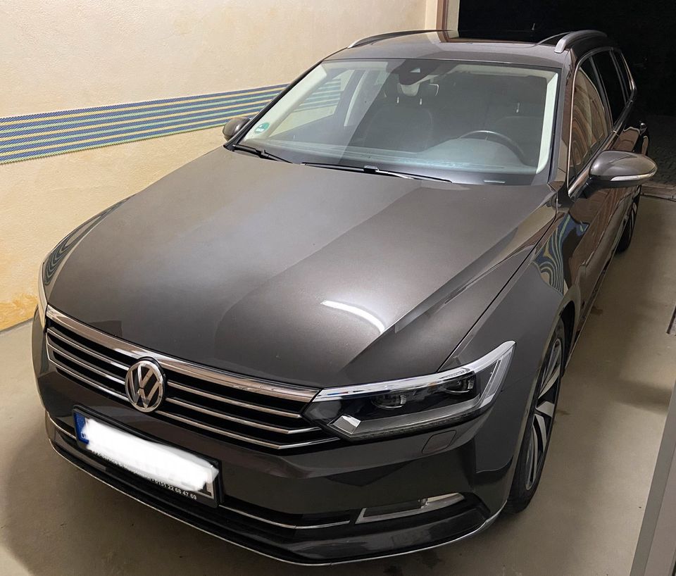 VW Passat Variant 2.0TDi DSG AHK Panorama Highline in Würzburg