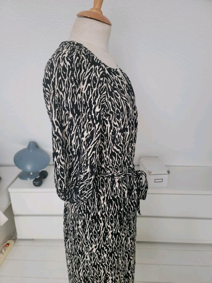 Kleid s vero moda schwarz weiß zebra midikleid in Hamburg