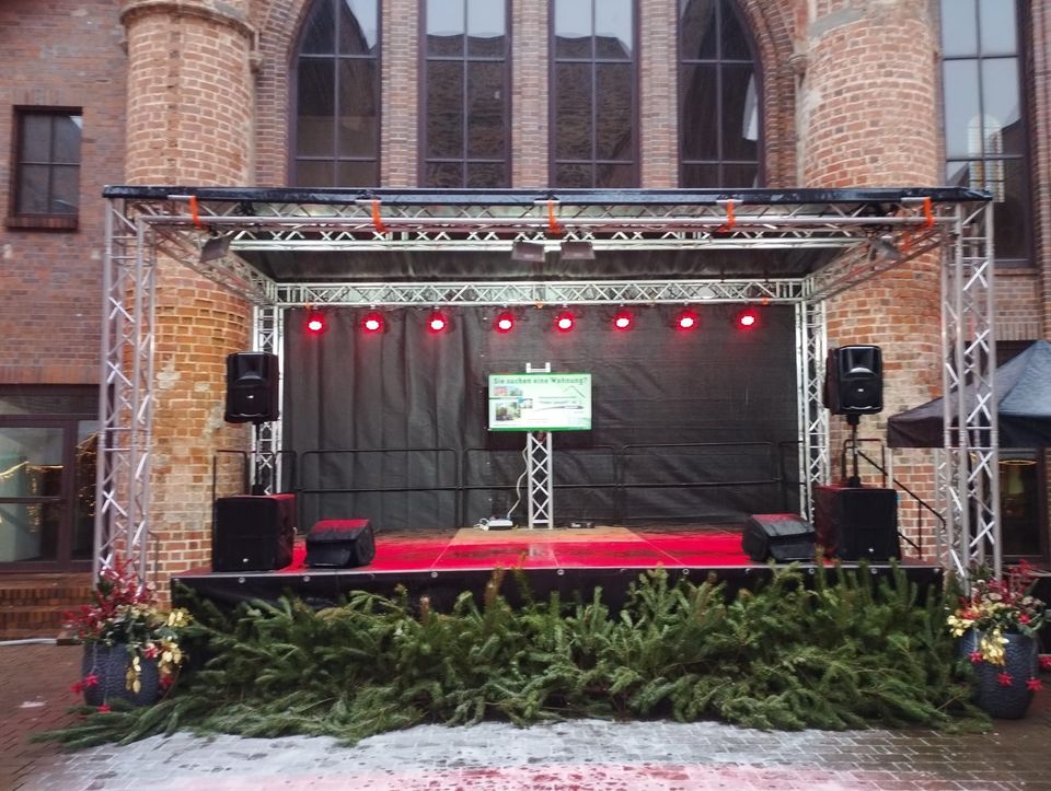 Open Air Bühne zu vermieten verschiedene Größen in Berlin