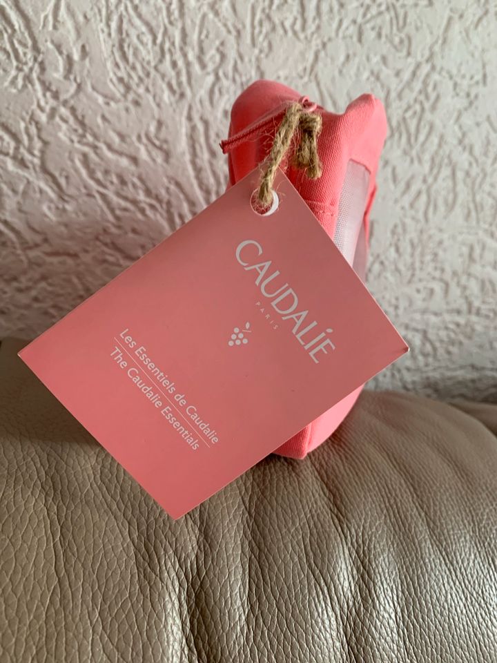 Caudalie, vegan, Reiseset mit Kulturtasche in Recklinghausen