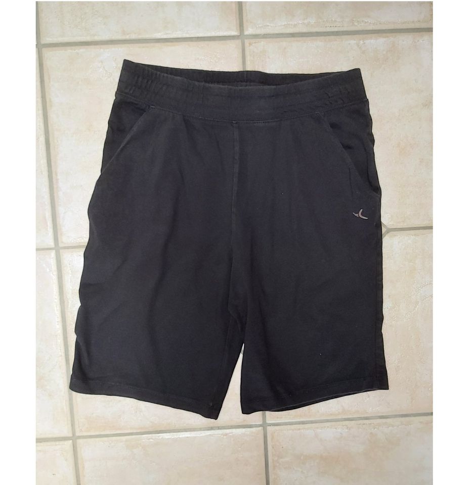 Decathlon Shorts kurze Hose Schwarz BW Herren M 48/50 in Karben