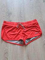 Nike sportliche Shorts Hotpants locker luftig 42 Bayern - Weidenbach Vorschau