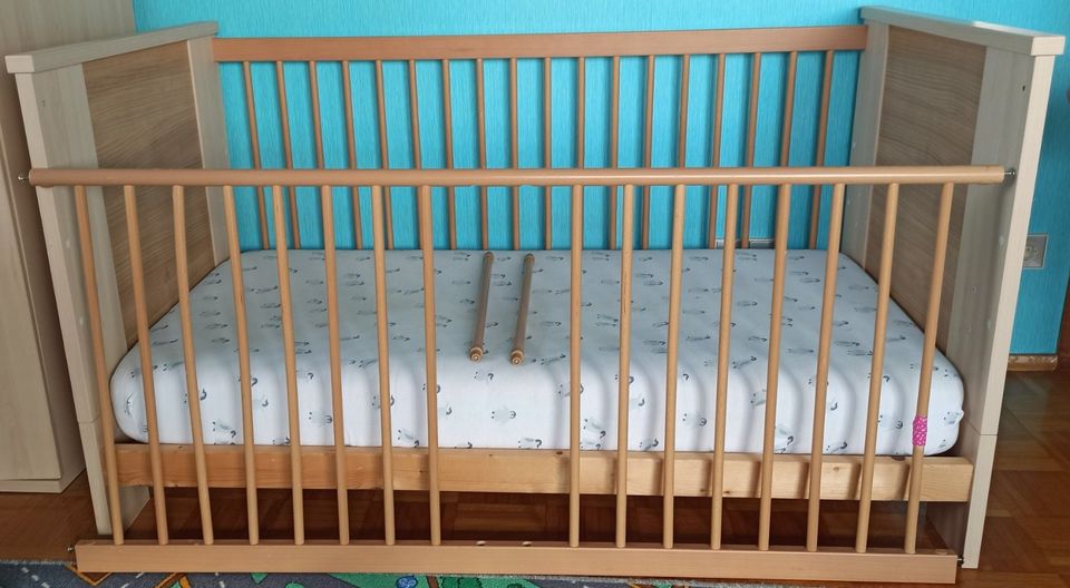 Paidi höhenverstellbares Kinderbett mit Matratze/Rost &Umbauseite in Bammental