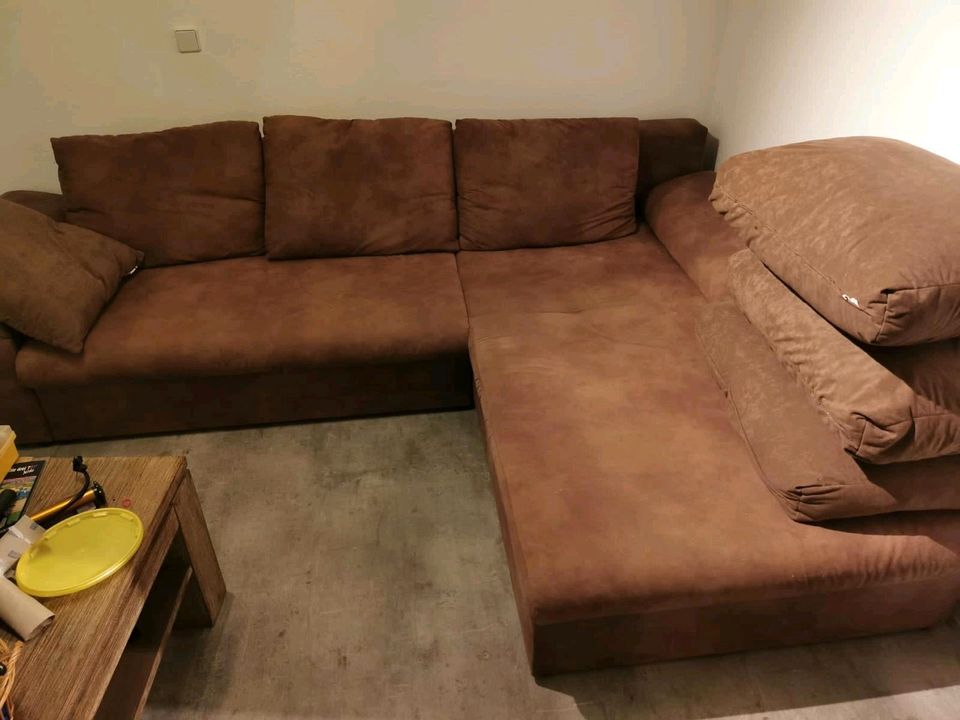 Couch 200 x 260 mit schlaffunktion in Kierspe