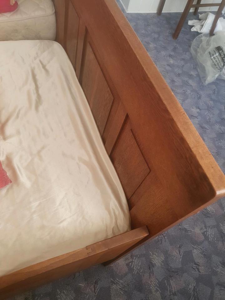 Sehr alt, massiv Holzbett  verziert  Doppelbett o. 2 Einzelbetten in Grebenau