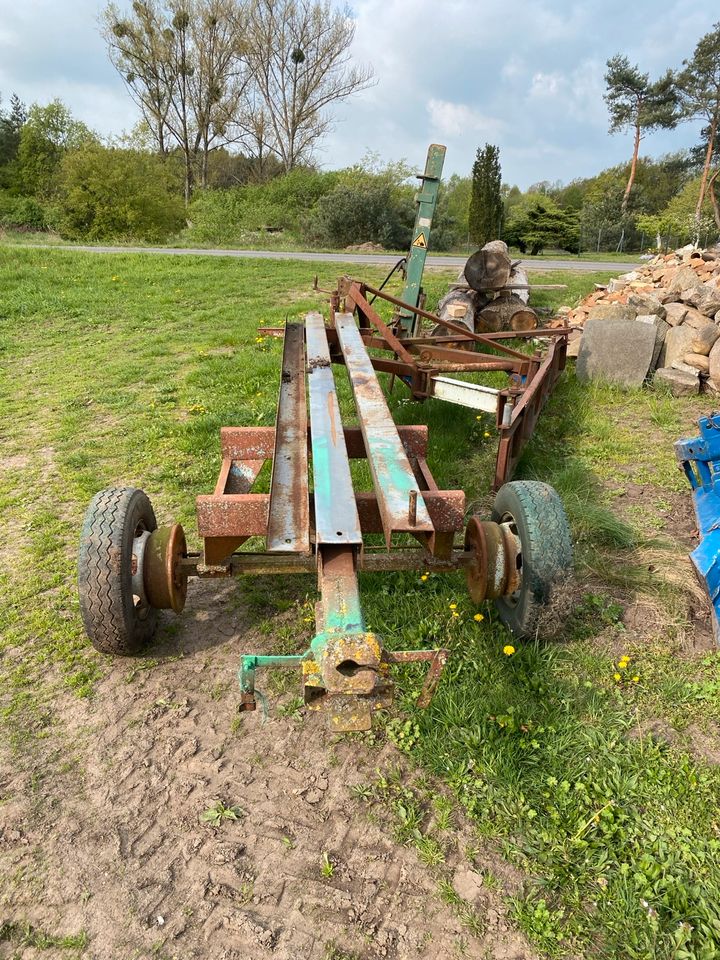 Anhänger gestell Rahmen Holz Rückewagen in Hohendubrau