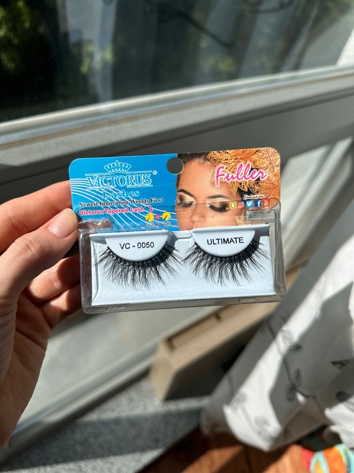 Fake Lashes aus Hamburg in Herne