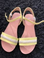 Sandalen H&M hundm Gr. 35 wie neu neon gelb Nordrhein-Westfalen - Bedburg-Hau Vorschau