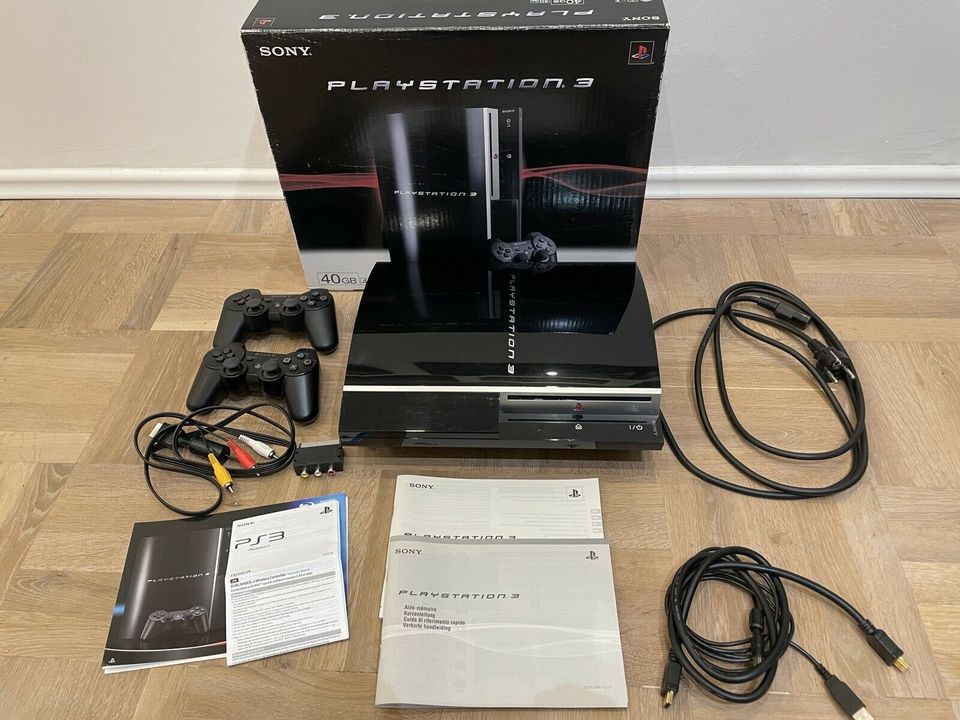 Sony Playstation 3 inkl. 2 Controller und 11 Spiele in Ratingen