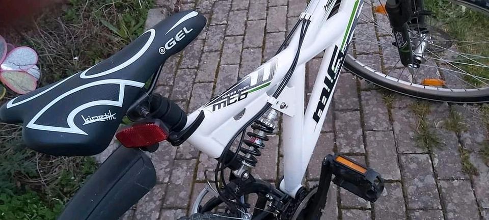 Fahrrad Mountainbikes Schwarz Weiß in Weiden (Oberpfalz)