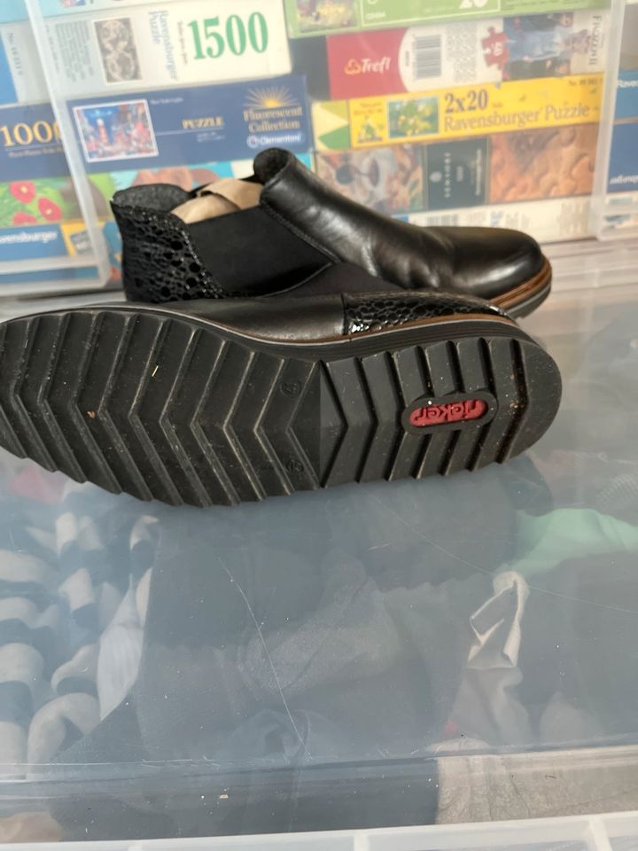 Rieker Stiefelette schwarz Lack 41 in Schrepperie