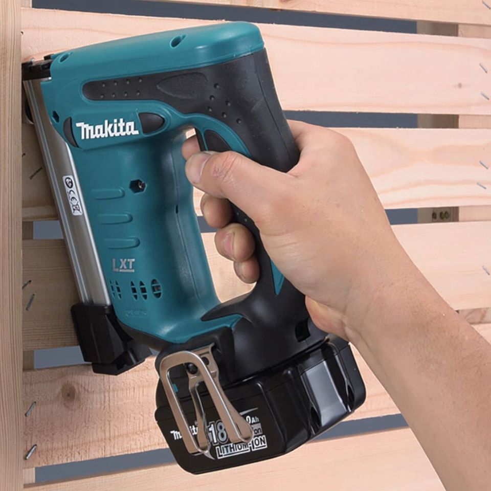 MAKITA Akku Tacker DST221Z in Nordrhein-Westfalen - Kleve | Heimwerken.  Heimwerkerbedarf gebraucht kaufen | eBay Kleinanzeigen ist jetzt  Kleinanzeigen