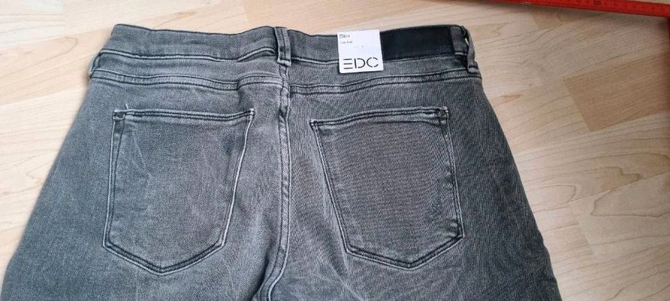 Edc Esprit Jeans Grau Neu 29/32 in Kerpen