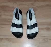 Biete hier ein paar neu Plateau Pantoletten/Sandalen vonH&M Gr.38 Schleswig-Holstein - Kiel Vorschau