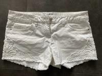 Wunderschöne kurze Hose/Hotpants mit toller Spitze!NEU! Hessen - Nidderau Vorschau