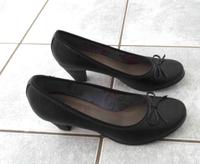 NEUWERTIGE schwarze Pumps mit kleiner Schleife Gr. 39 S. Olivers Kr. München - Neubiberg Vorschau