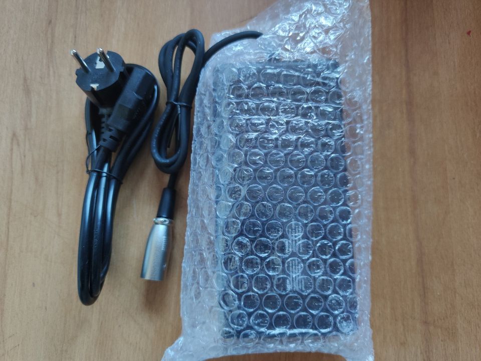 Ladegeraet e bike xlr Stecker 36 Volt neu unbenutzt Prophete in Niemtsch