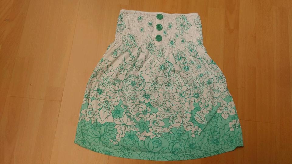 3 Damen Kleider Gr.XS Trägerkleid, Tunika, Kurzkleid, Rock in Hameln