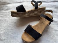 s.Oliver Plateau-Sandalen navy 38 Sandaletten Plateau Hessen - Oberzent Vorschau