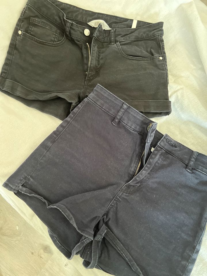 2x Jeans-Shorts (grau & schwarz) in Dresden