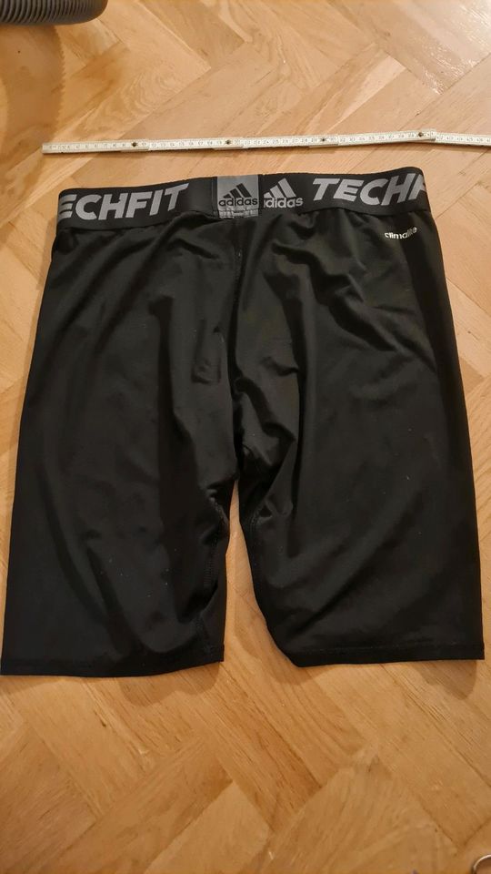 2x lange hose. Adidas. Techfit. Sporthose.Radlershorts. in Dortmund