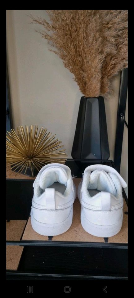Kinder Schuhe • Weiß • Nike • Court Borough • Größe 19,5 in Wertheim