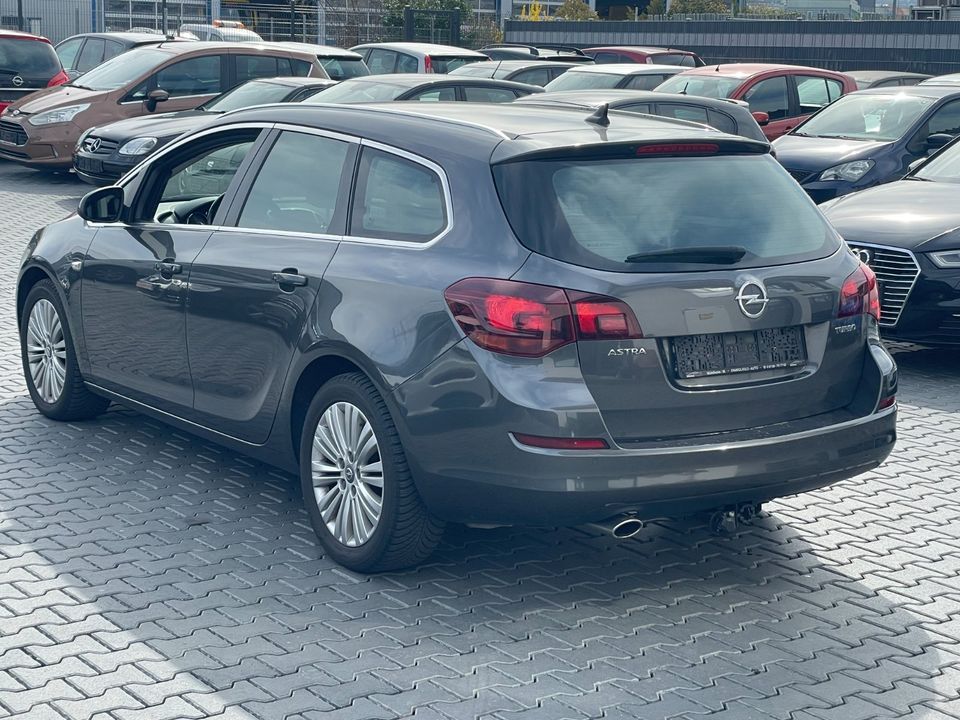 Opel Astra 1.6 Turbo Sport Innovation Leder Xenon Top Gepflegt in Bad Kreuznach