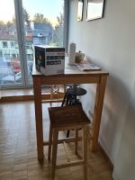 Sturdy wood dinning table with 2 chairs Frankfurt am Main - Nordend Vorschau