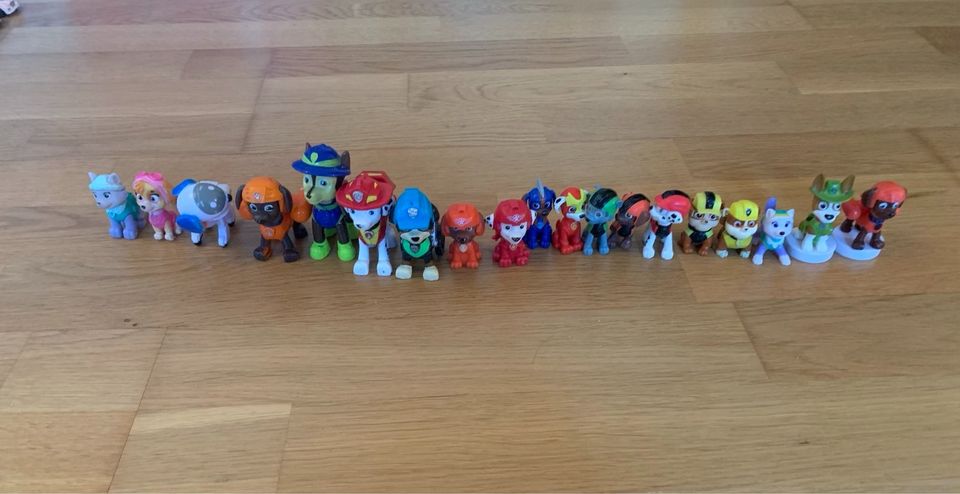 Viele verschiedene Paw Patrol Spielfiguren in Lilienthal