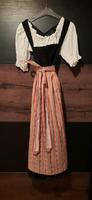 langes schwarzes Dirndl 36 Tracht mit orangene Bluse Bayern - Reichertsheim Vorschau