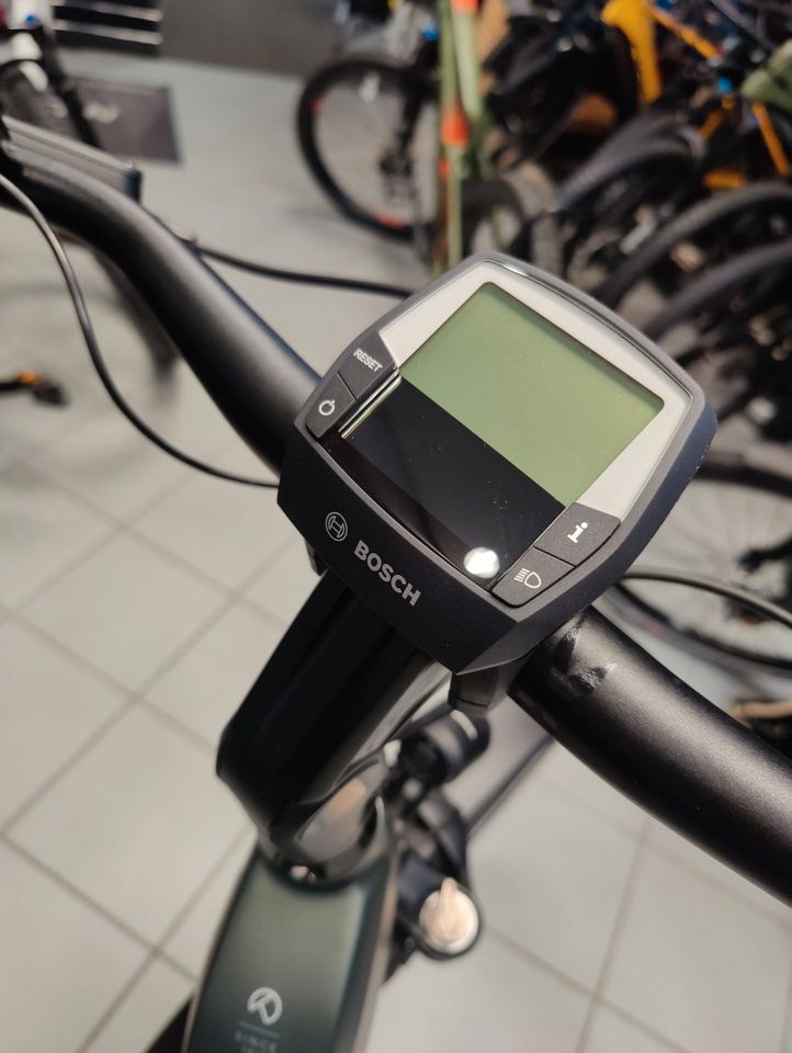 Kalkhoff Endeavour 5.B Advance + E-Bike Trekking Tiefeinsteiger Bosch CX UVP: 4449€ in Ebermannstadt