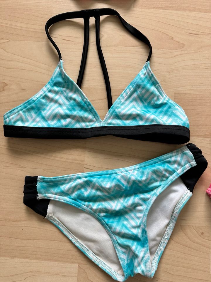 Badeanzug Bikinis Paket Gr. 122/128 in Münsingen