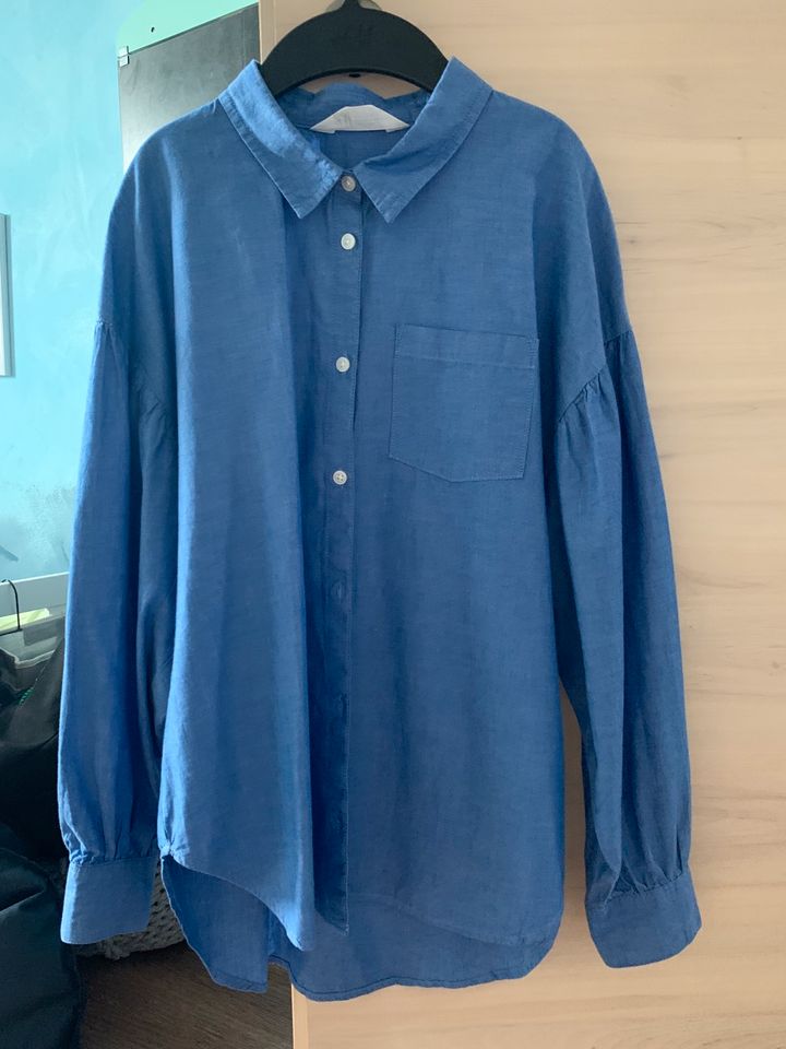 Mädchen Bluse Hemd Ballon Ärmel blau Brusttasche H&m in Barmstedt