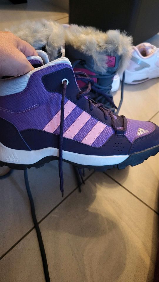 Adidas Trekking Schuhe Gr. 35 lila, neu mit Etikett in Braunschweig