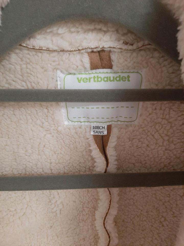vertbaudet kuschelweiche Fellweste, Lammfell-Optik, Gr. 104/110 in Köln