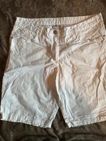 Weiße kurze Hose Größe 44 UpFashion Damen Sachsen - Wurzen Vorschau