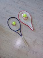 Tennisschläger plus 2 Tennisbälle sowie Schutzhülle Niedersachsen - Moormerland Vorschau