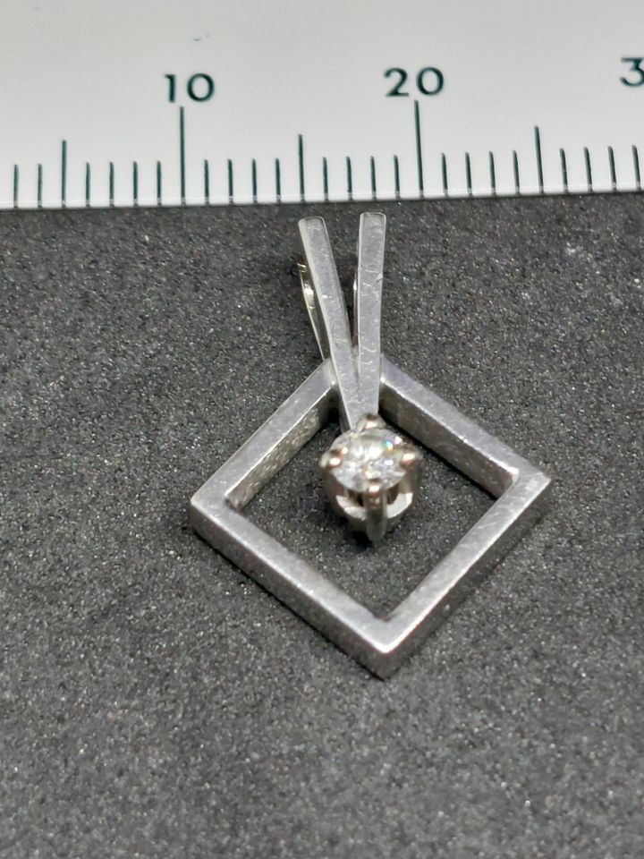 Kleiner Anhänger aus Weißgold mit Brillant 0,11ct in Kerken