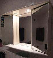 Spiegelschrank, weiß, 3D mit Halogenbeleuchtung Hessen - Hofheim am Taunus Vorschau