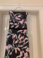 Kleid mit Blumendruck Gr.36 Kr. München - Planegg Vorschau