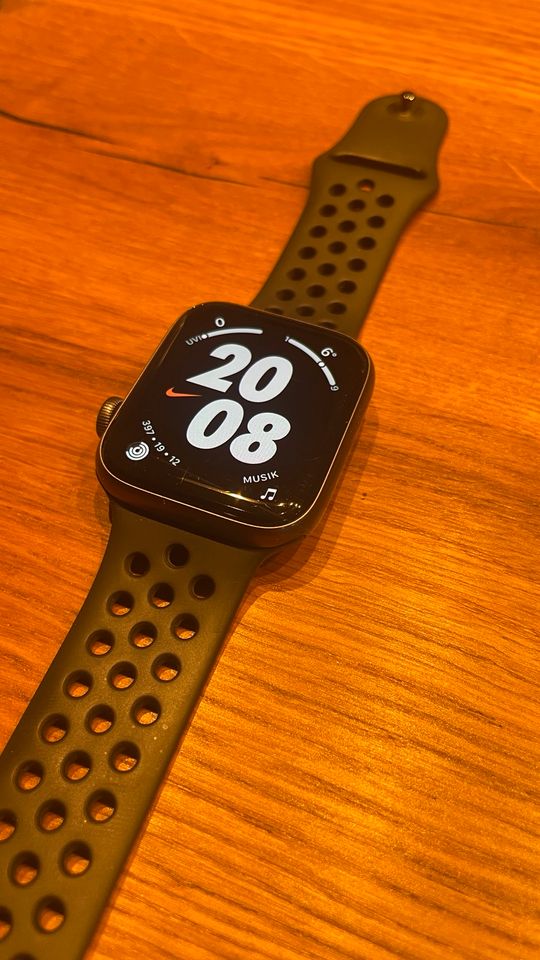 Apple Watch Series 4 Nike - 44mm Aluminium Anthrazit in Hausen