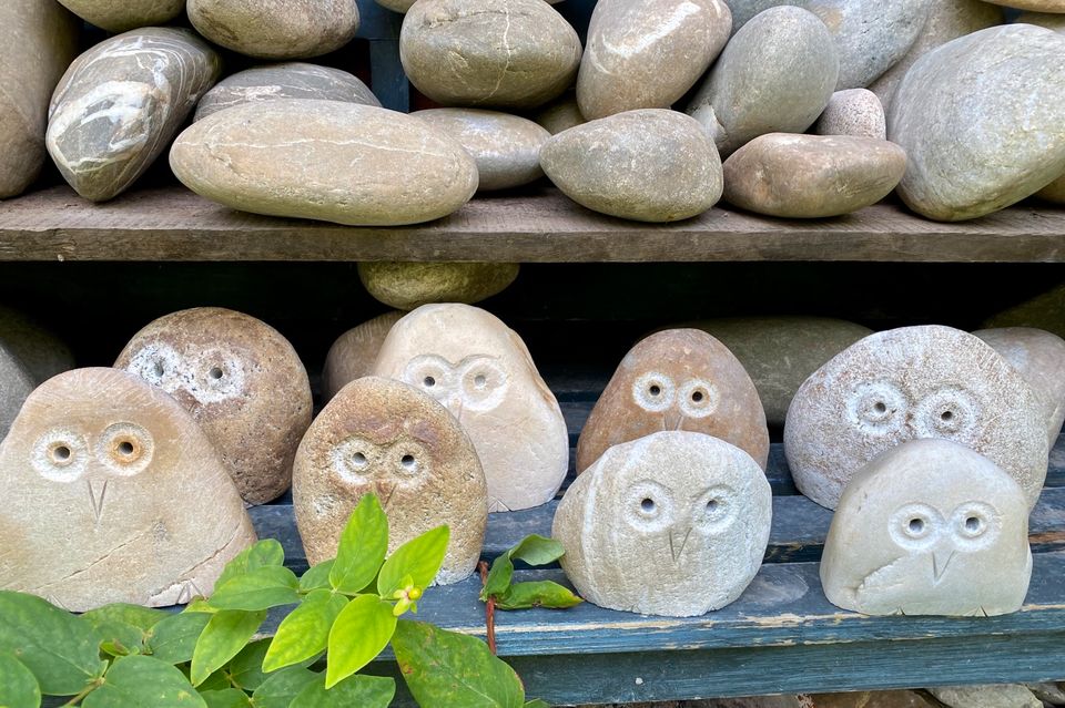 Steinfische, Steineulen aus Naturstein, Handarbeit aus Aurich in Aurich